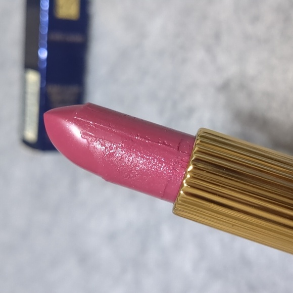 Estée Lauder Sig 19 Orchid Light Lipstick - Picture 7 of 9